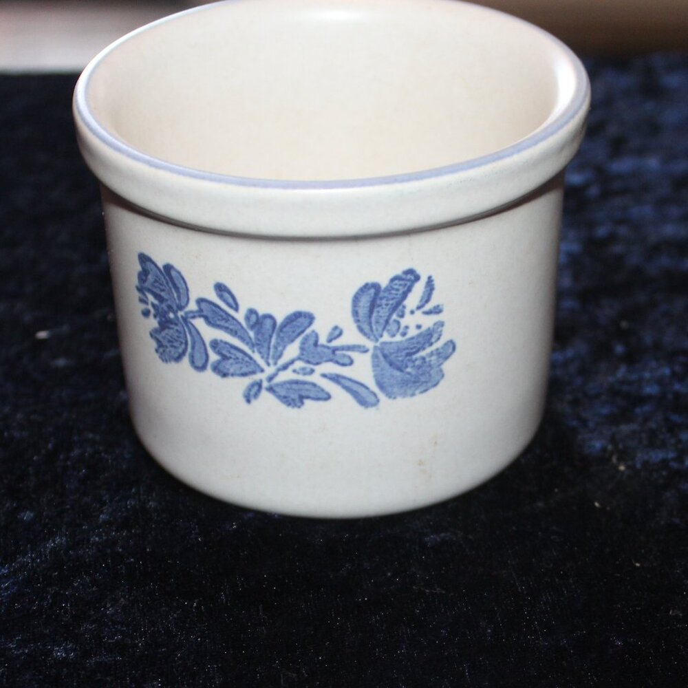 Vintage Pfaltzgraff Small Crock Blue Floral Stoneware